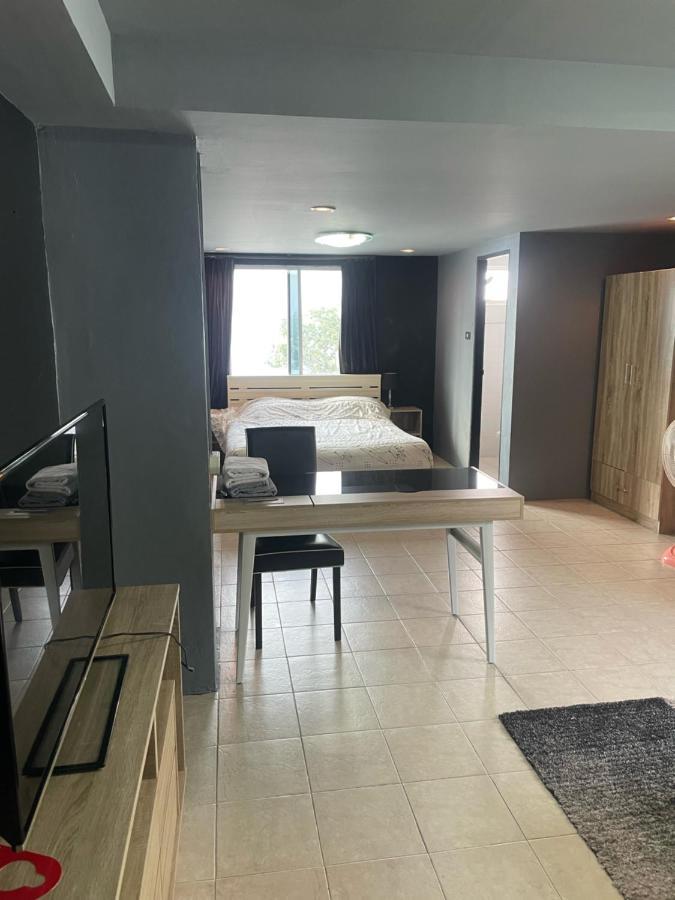 Happy Apple Guesthouse Pattaya Exterior foto